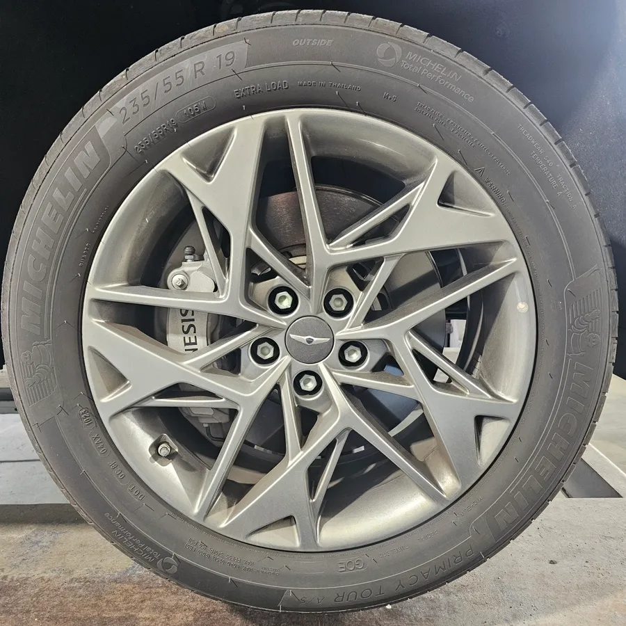 Genesis GV70 wheel repair - Genesis GV70 Wheel Refinishing: Gloss Black Powder Coating Review photo 3
