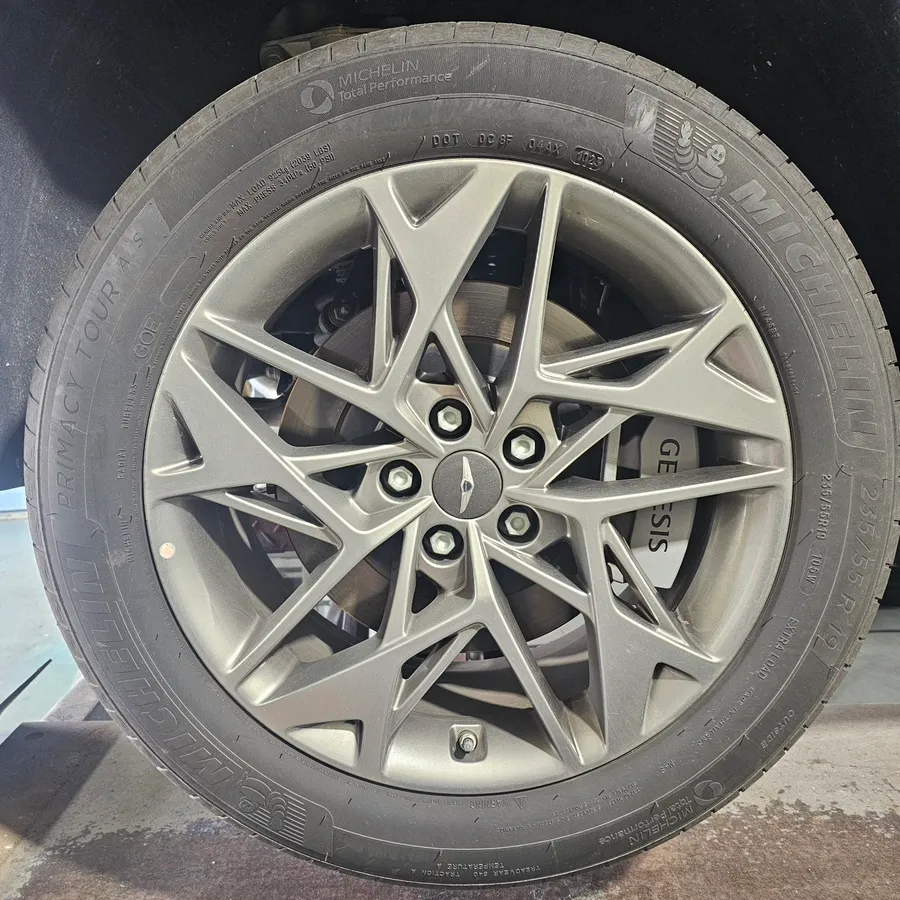 Genesis GV70 wheel repair - Genesis GV70 Wheel Refinishing: Gloss Black Powder Coating Review photo 4