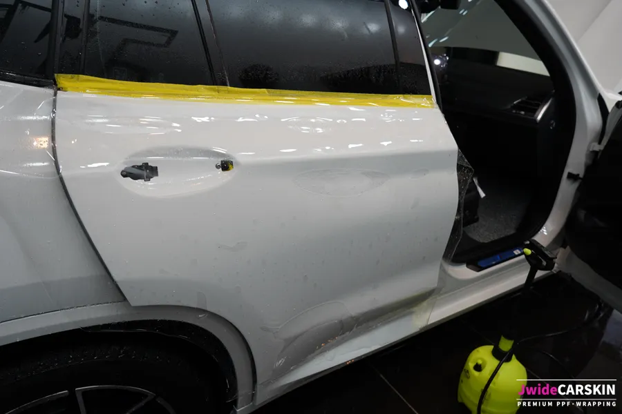 BMW X3のPPF施工事例:費用目安と仕上がり 施工写真 3-2