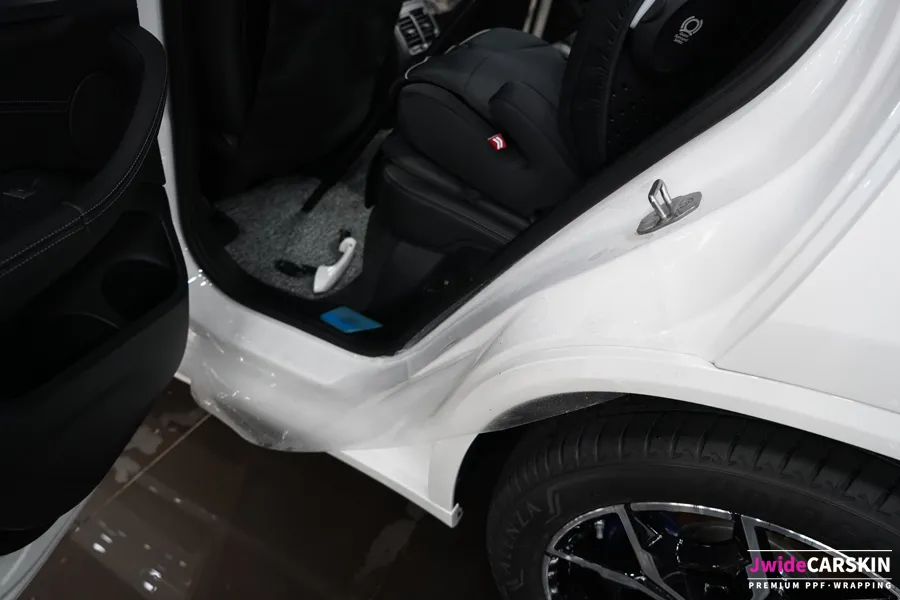 BMW X3のPPF施工事例:費用目安と仕上がり 施工写真 2-3