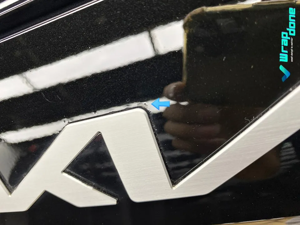 Kia Stingerのカーラッピング事例：クロームパーツのブラックアウト 写真