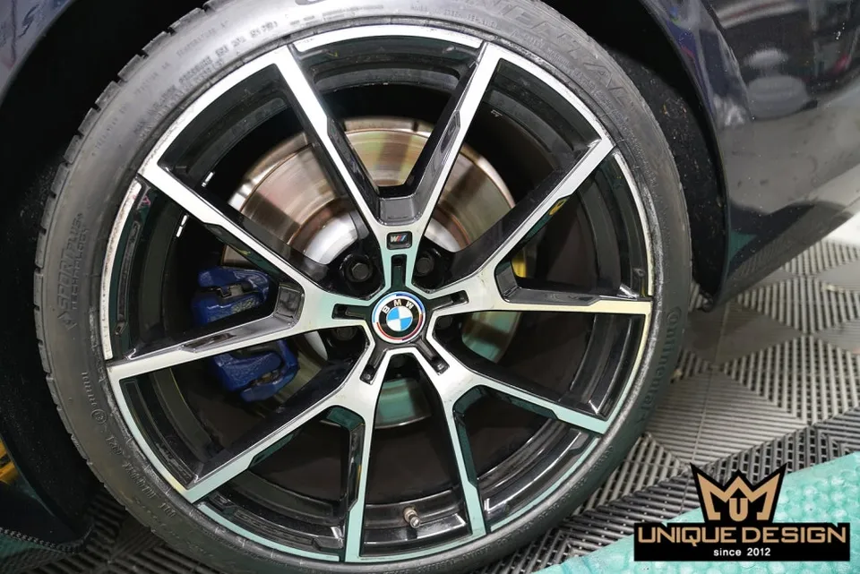 BMW 8 Series vinyl wrap - BMW 8 Series Vinyl Wrap Review: Gloss Black Wheel Transformation photo 5