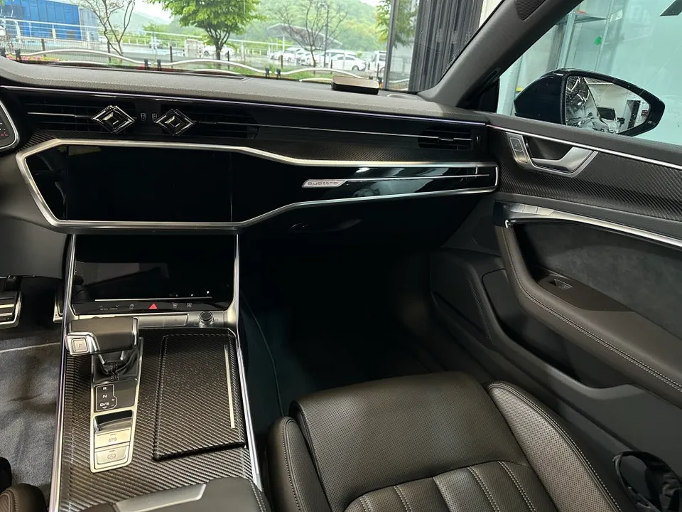 Audi A7のカーラッピング事例|費用目安・仕上がり 施工写真 1-3