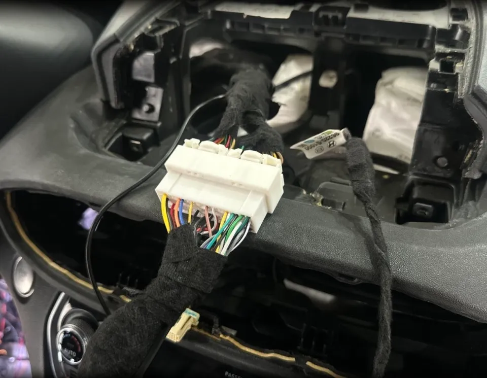 HyundaiのAndroid Auto・CarPlay取付事例 施工写真 3-1