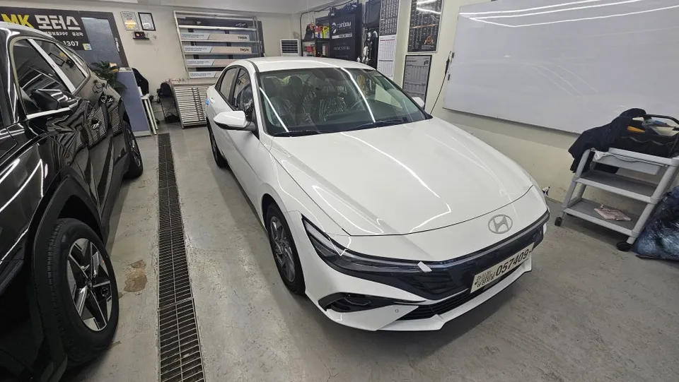Hyundai Elantraのカーフィルム施工事例|費用目安・仕上がり 施工写真 2-1