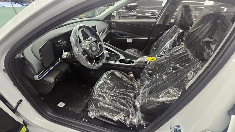 Hyundai Elantraのカーフィルム施工事例|費用目安・仕上がり 施工写真 3-1
