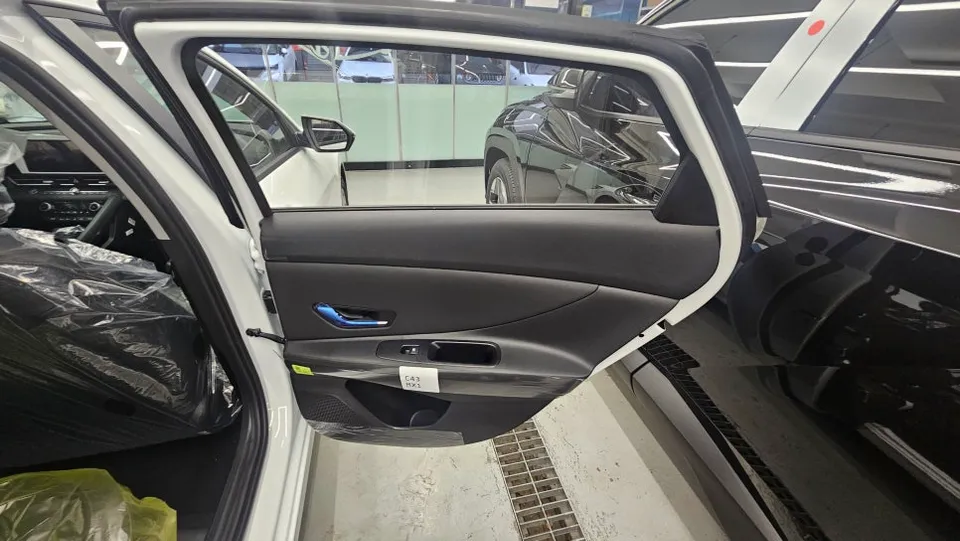 Hyundai Elantraのカーフィルム施工事例|費用目安・仕上がり 施工写真 3-2