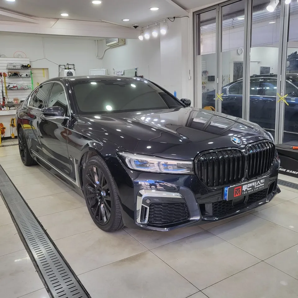 BMW 7 Seriesのカーラッピング事例|クロームメッキの印象変更 施工写真 2-1