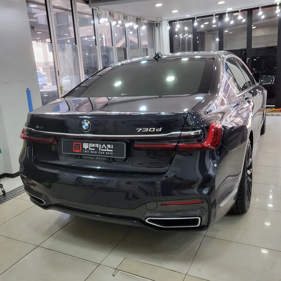 BMW 7 Seriesのカーラッピング事例|クロームメッキの印象変更 施工写真 2-2