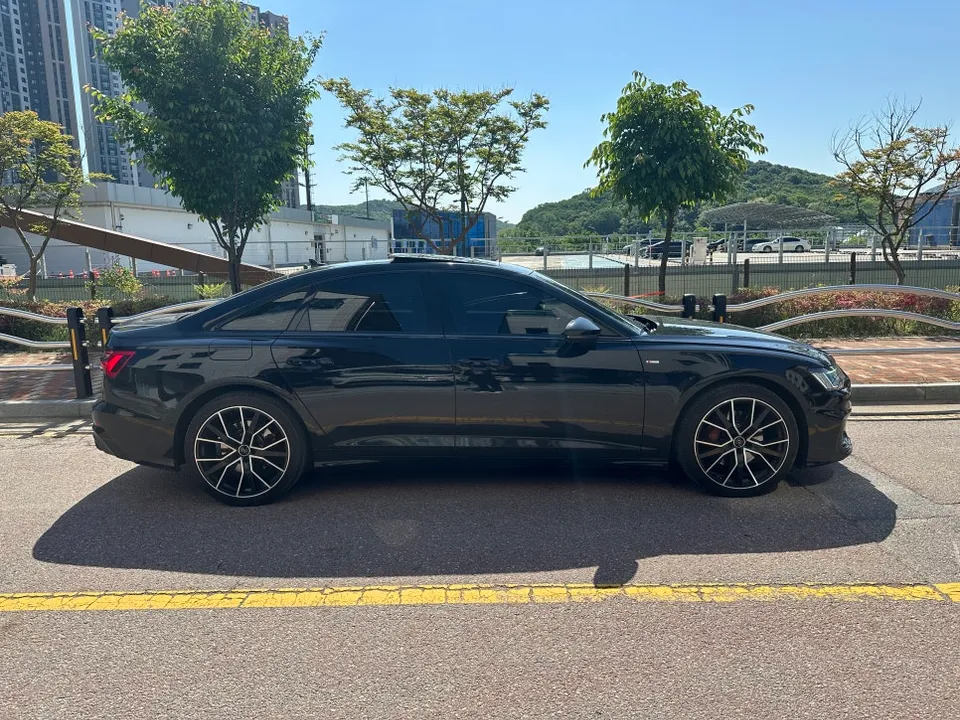 Audi A6のカーラッピング事例｜クロームパーツのブラックアウト 施工写真 1-1