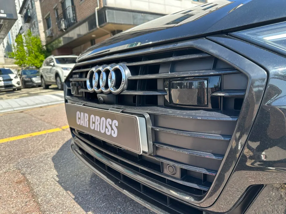 Audi A6のカーラッピング事例｜クロームパーツのブラックアウト 施工写真 4-2