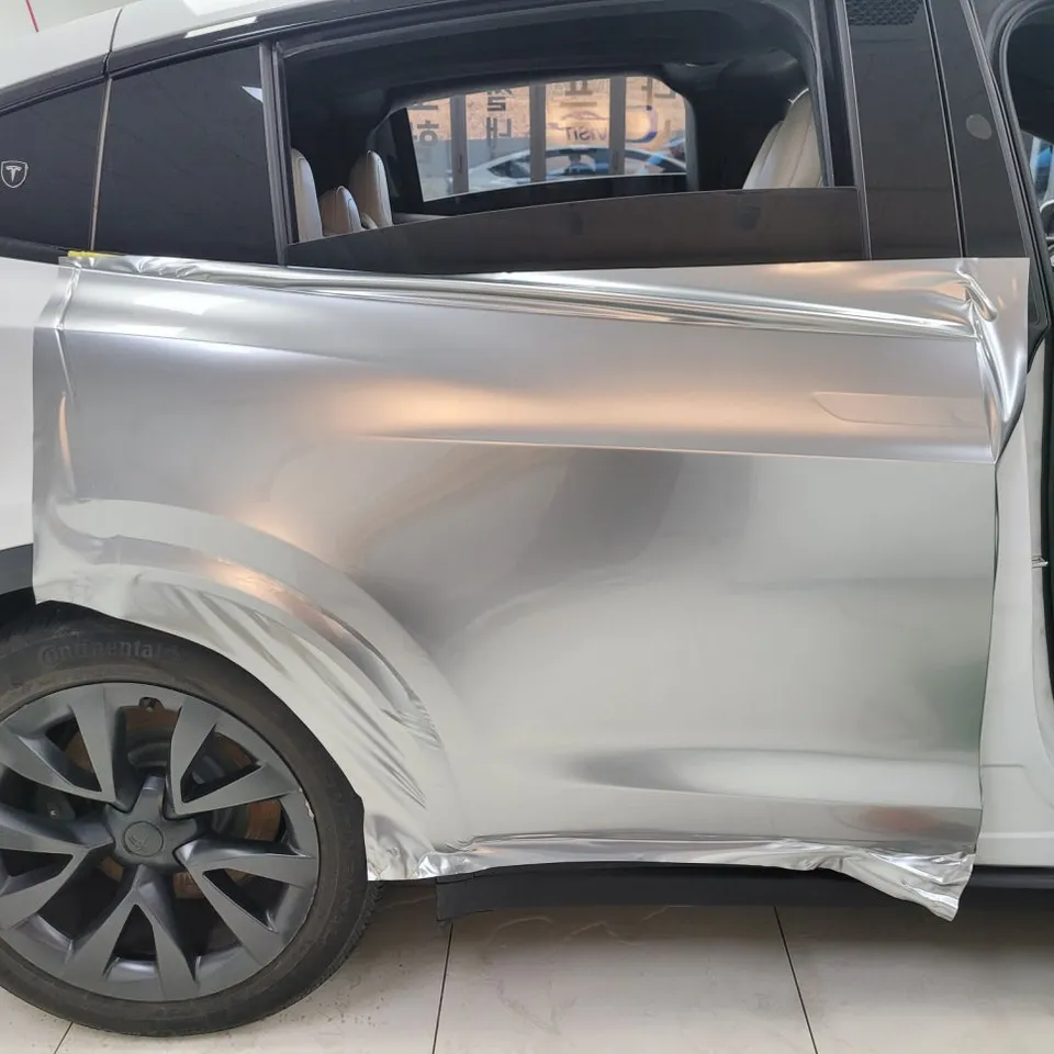 Tesla Model Xのカーラッピング事例|GTシルバーの高級感 施工写真 1-2