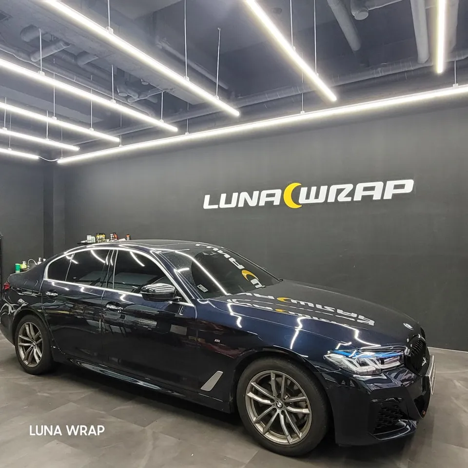 BMW 5 Seriesのカーラッピング事例|費用目安・仕上がり 施工写真 1-2