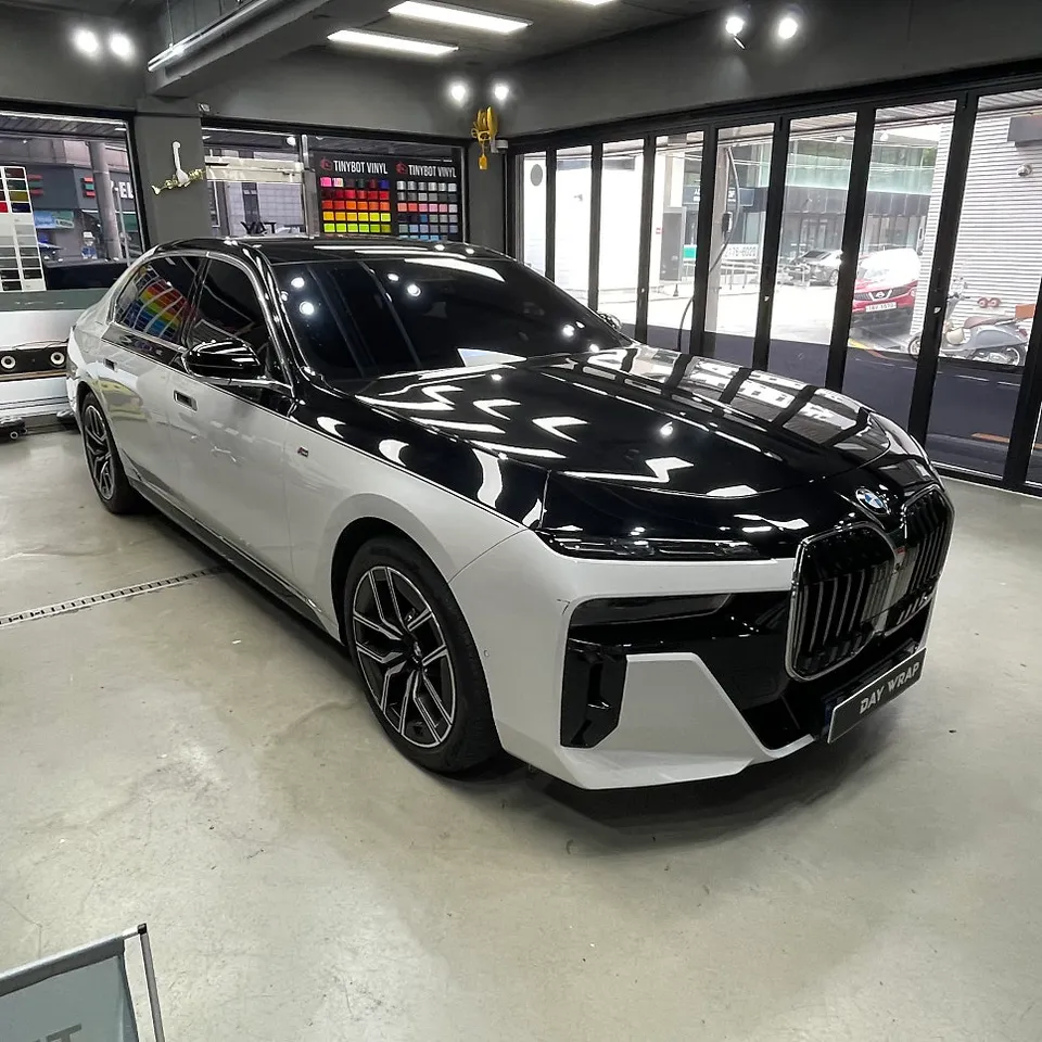 BMW 7 Seriesのカーラッピング事例|部分施工の費用目安と仕上がり 施工写真 3-1