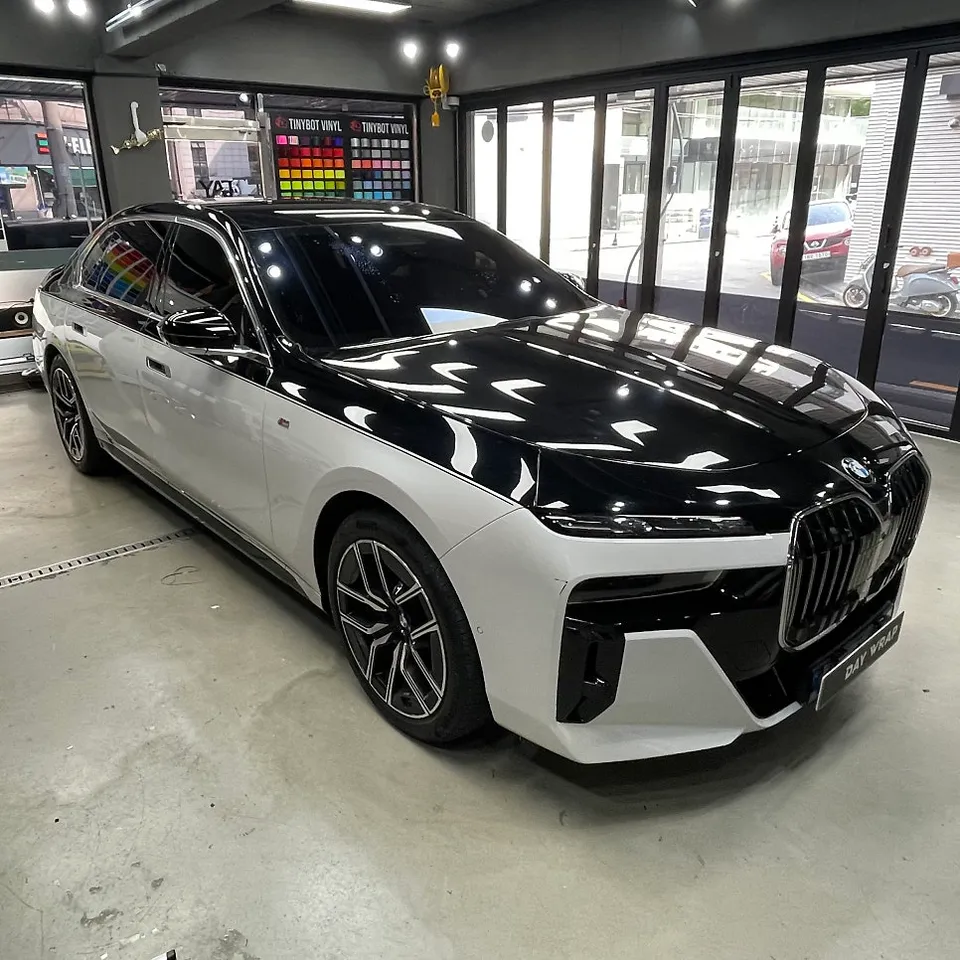 BMW 7 Seriesのカーラッピング事例|部分施工の費用目安と仕上がり 施工写真 1-2