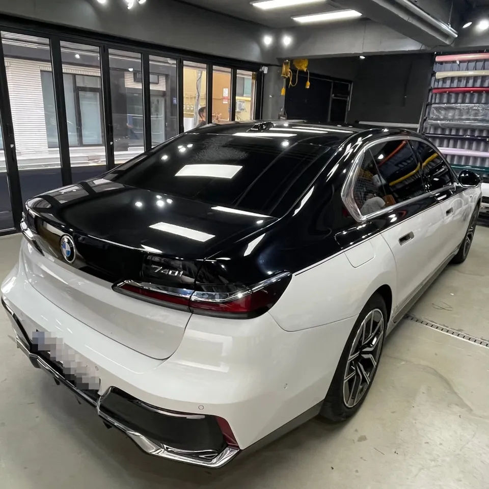 BMW 7 Seriesのカーラッピング事例|部分施工の費用目安と仕上がり 施工写真 3-2