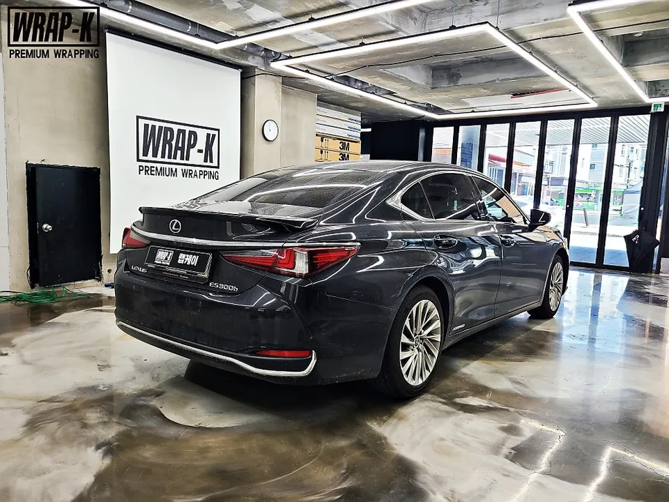 Lexus ES 300h vinyl wrap - Lexus ES 300h Vinyl Wrap Review: Full Color Change photo 4