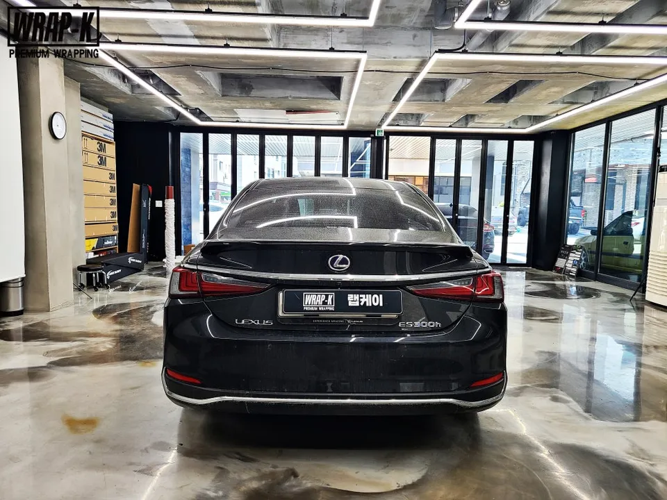 Lexus ES 300hのカーラッピング事例｜費用目安・仕上がり 施工写真 1-2