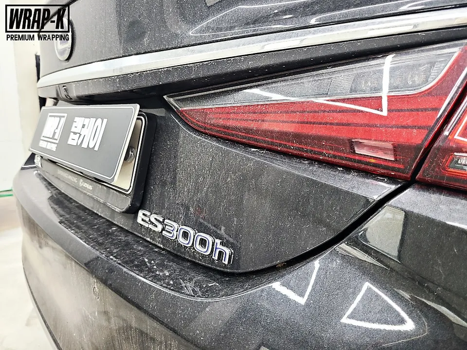 Lexus ES 300hのカーラッピング事例｜費用目安・仕上がり 施工写真 2-2