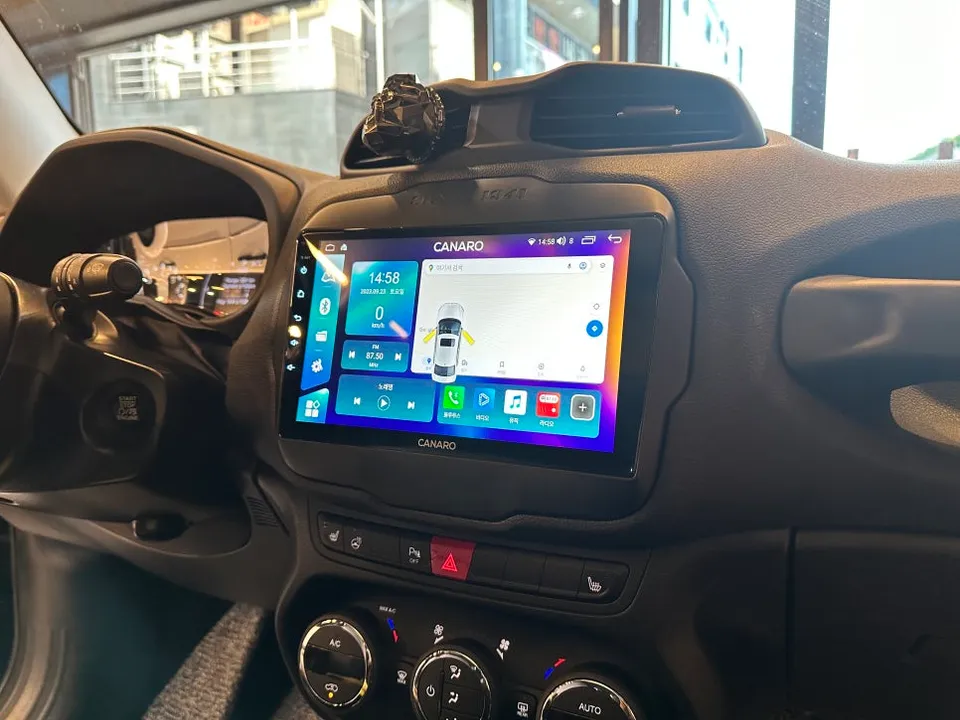 Jeep RenegadeのAndroid Auto・CarPlay取付事例 施工写真 2