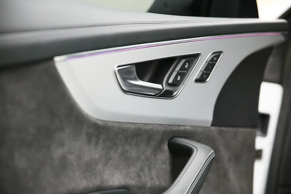Audi A6のカーラッピング事例 施工写真 5