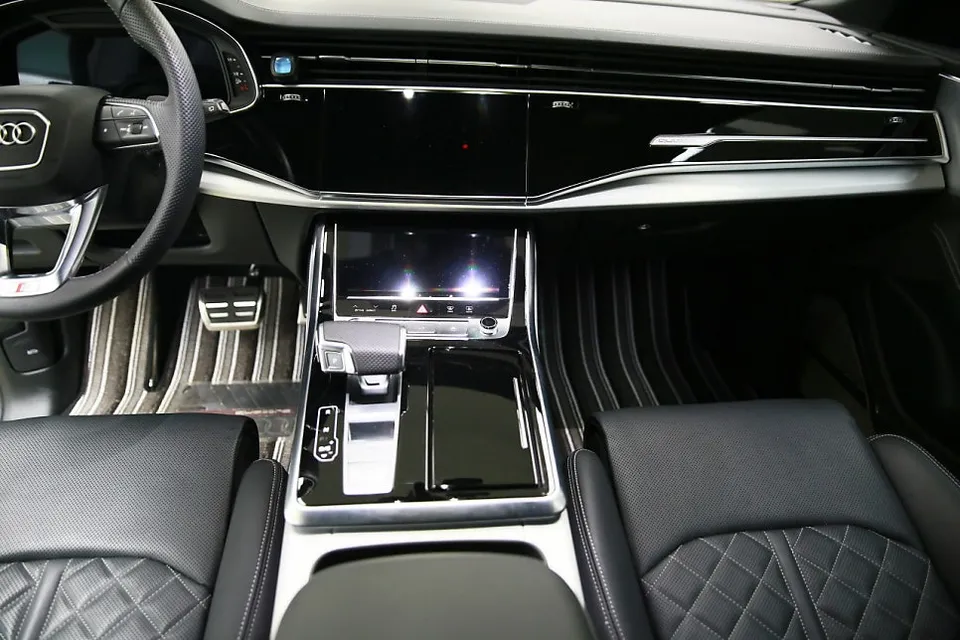 Audi A6のカーラッピング事例|費用目安・仕上がり 施工写真 1-3