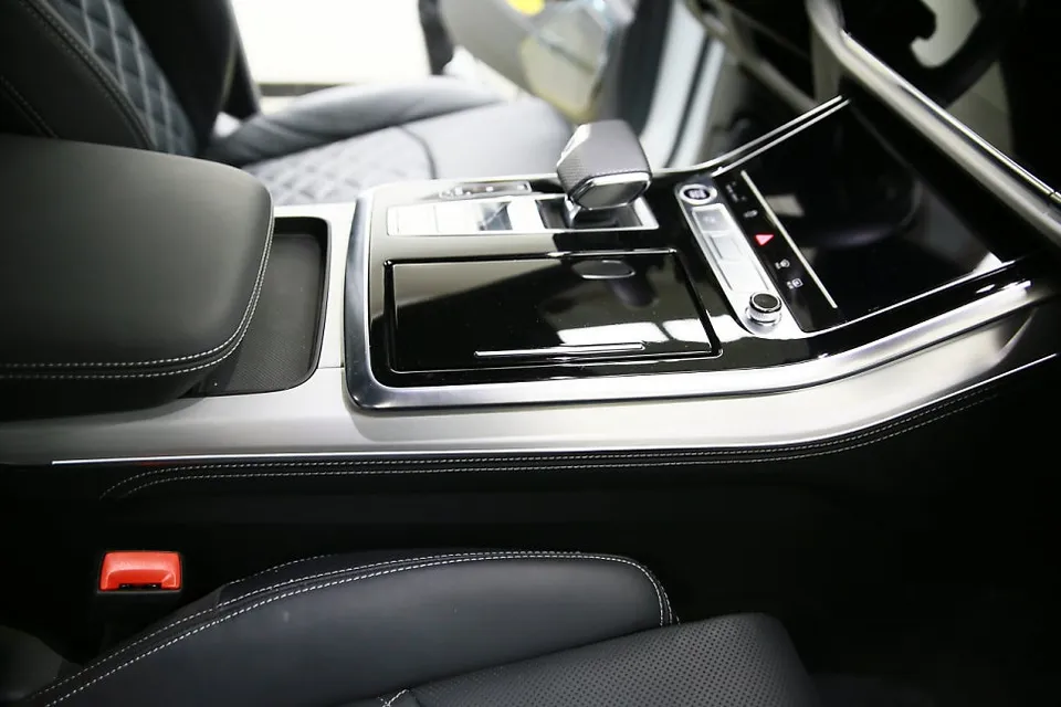 Audi A6のカーラッピング事例|費用目安・仕上がり 施工写真 2-3