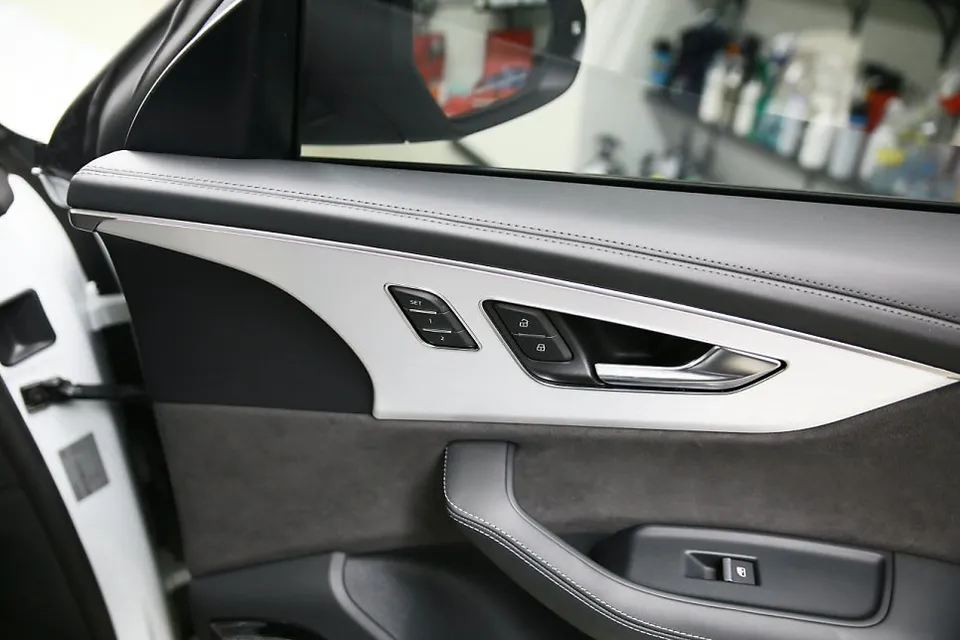 Audi A6のカーラッピング事例|費用目安・仕上がり 施工写真 3-3
