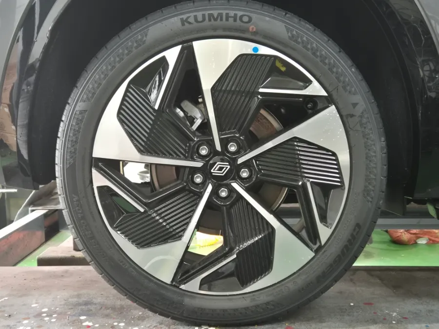 Renault Grand Koleosのホイールリペア・塗装事例 施工写真 3