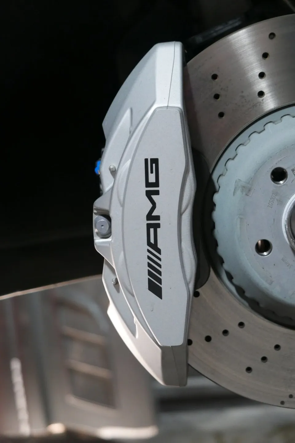Mercedes-Benz SLS 53 caliper painting - Mercedes-Benz SLS 53 Caliper Paint Review — Bronze Finish photo 5