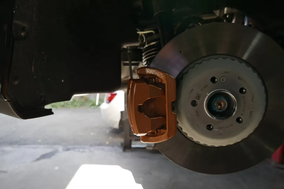 Mercedes-Benz SLS 53 Caliper Paint Review — Bronze Finish photo 10
