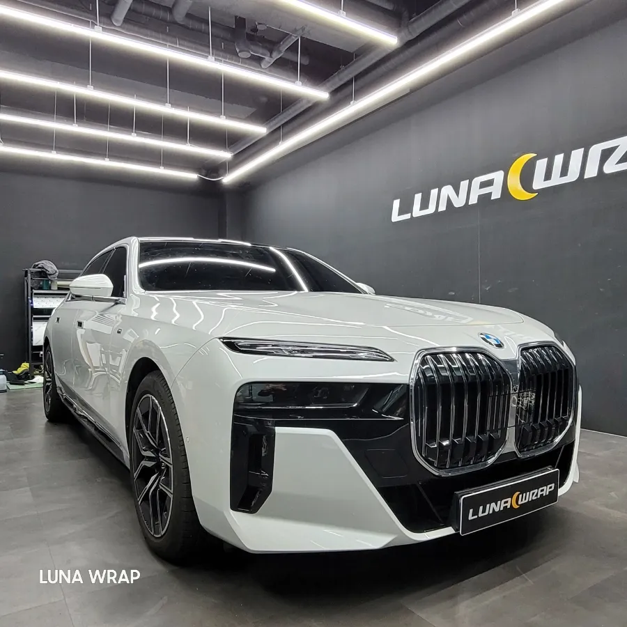 BMW 7 Seriesのカーラッピング事例|費用目安・仕上がり 施工写真 1-1