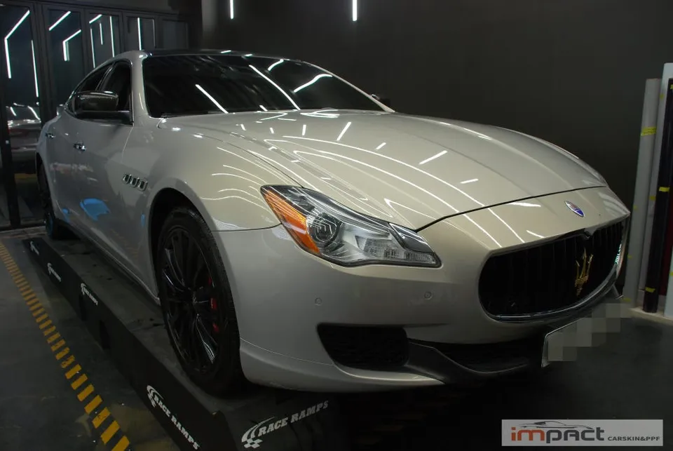 Maserati Quattroporteのカーラッピング事例|費用目安・仕上がり 施工写真 1-1
