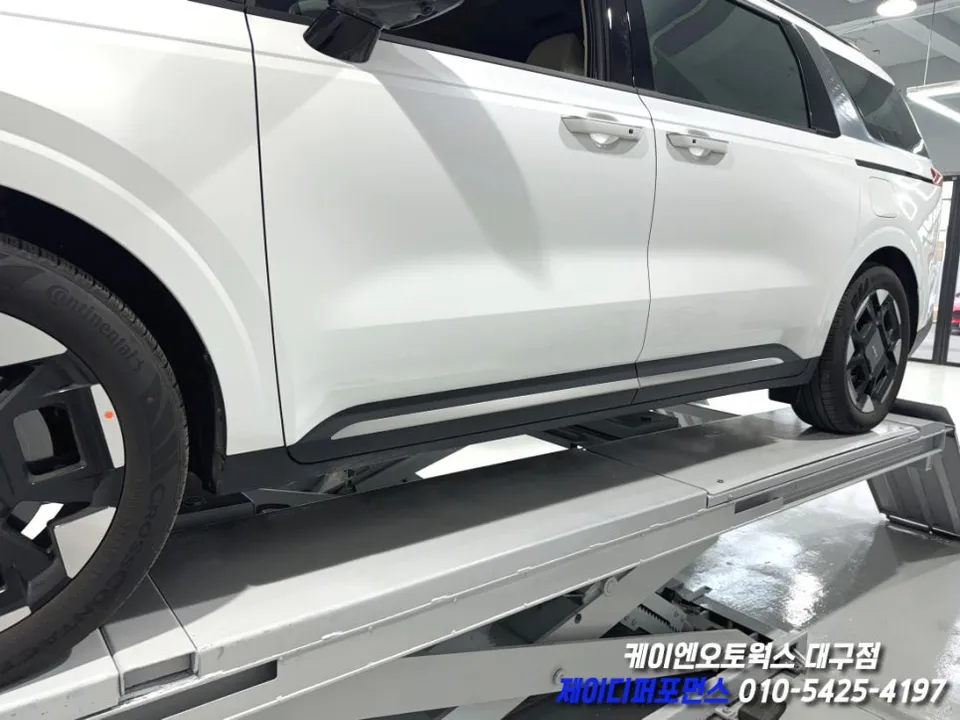 Kia Carnival KA4 body kit - Kia Carnival KA4 Body Kit Installation Review photo 3