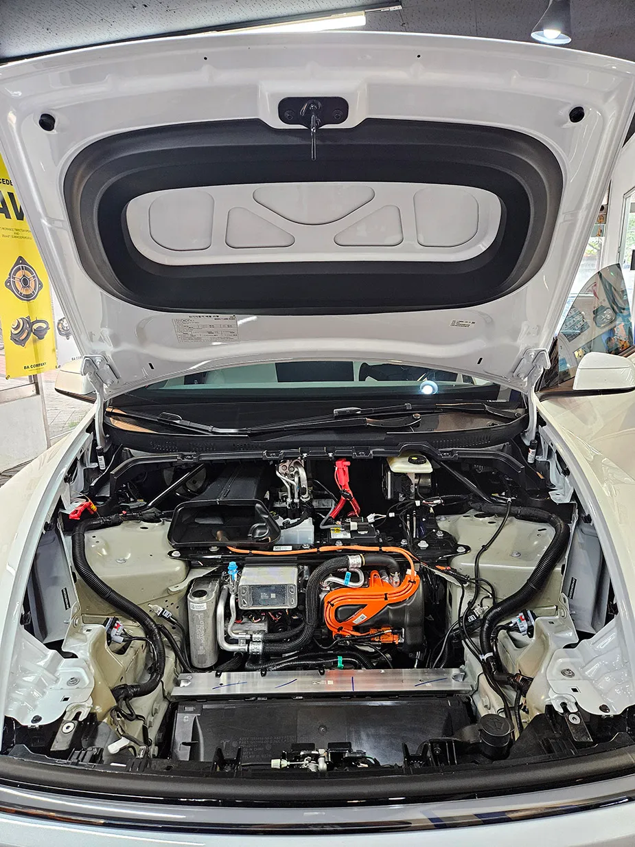 Tesla Model Y new car package - Tesla Model Y Auto Frunk Review: Enhanced Convenience photo 4