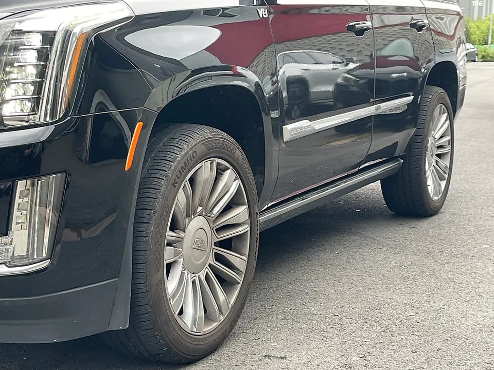 Cadillac Escaladeのホイールリペア・塗装事例 施工写真 3
