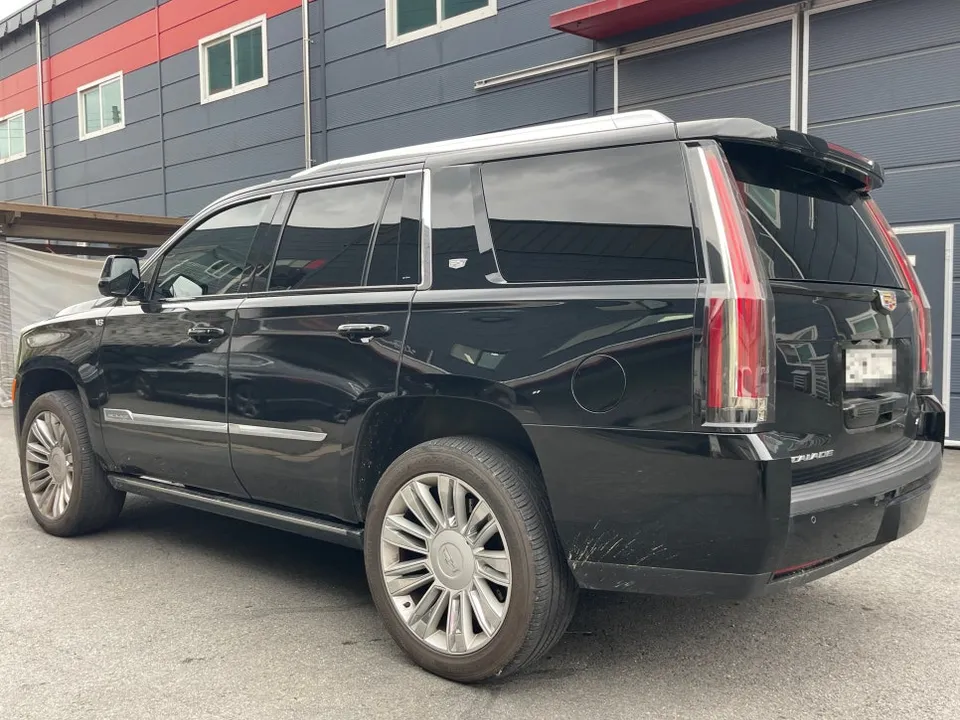 Cadillac Escaladeのホイールリペア・塗装事例 施工写真 4