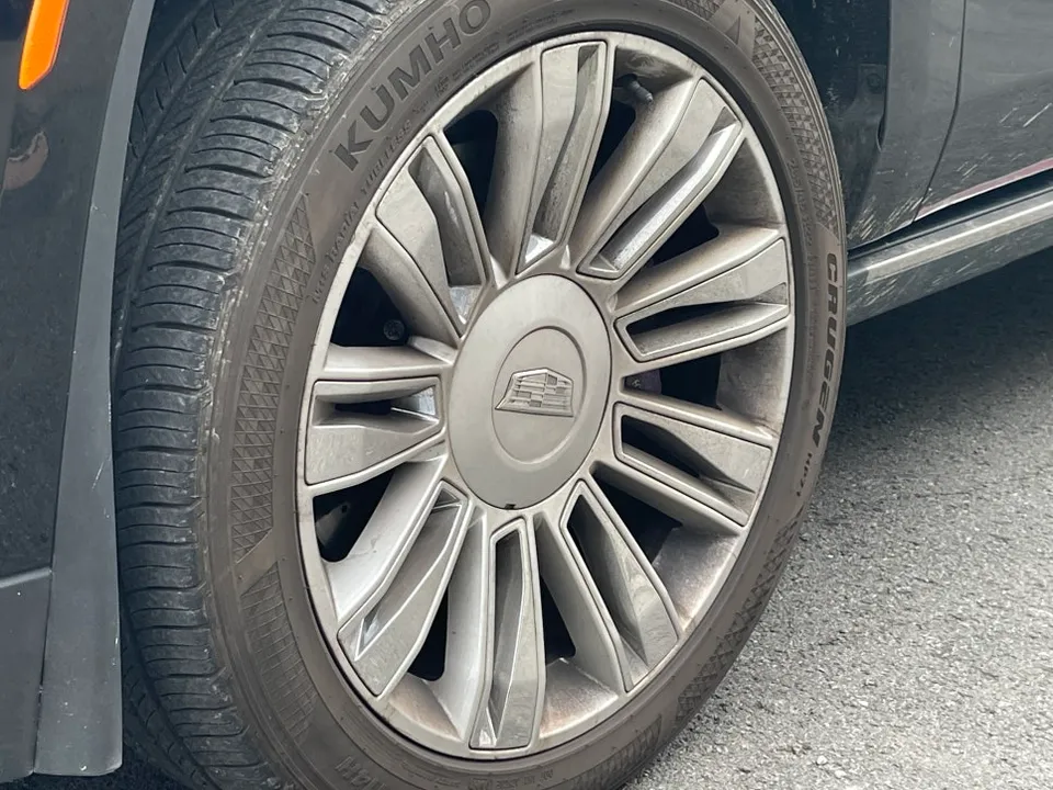 Cadillac Escaladeのホイールリペア・塗装事例 施工写真 6