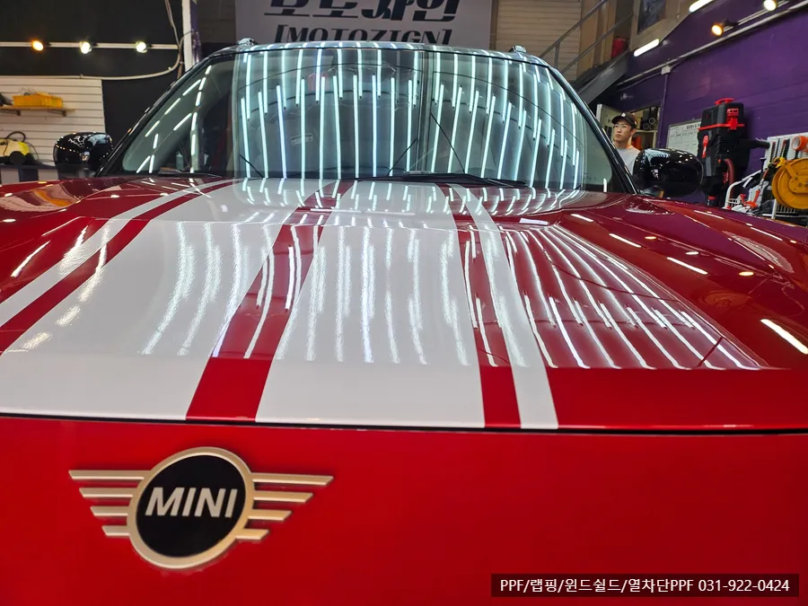 MINI Countrymanのカーラッピング事例｜3M 2080で個性を際立たせる 施工写真 1-1