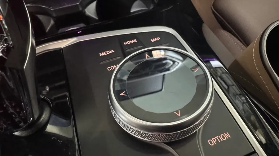 BMW X4 steering wheel - BMW X4 Steering Wheel Customization Review — Enhanced Interior photo 4