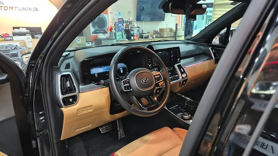Kia Sorento MQ4 steering wheel - Kia Sorento MQ4 Steering Wheel Customization Review photo 3