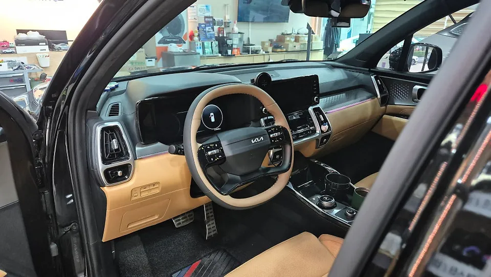 Kia Sorento MQ4 steering wheel - Kia Sorento MQ4 Steering Wheel Customization Review photo 4