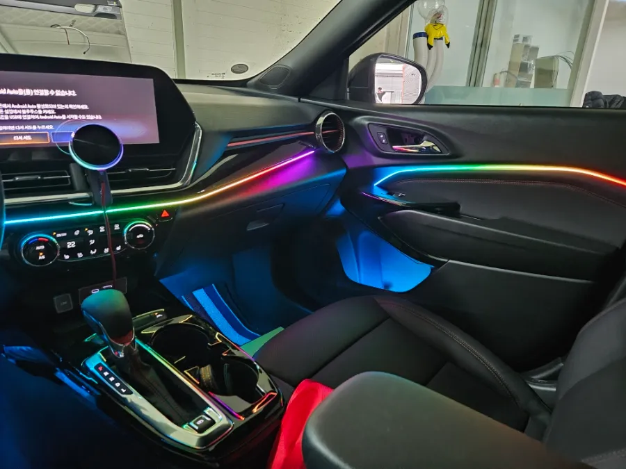 Chevrolet Trax Crossover ambient lighting - Chevrolet Trax Ambient Lighting Review — Enhanced Interior Mood photo 3
