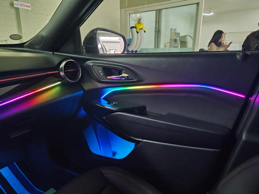 Chevrolet Trax Crossover ambient lighting - Chevrolet Trax Ambient Lighting Review — Enhanced Interior Mood photo 4