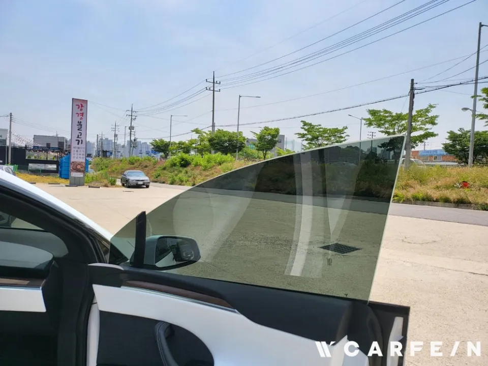Tesla Model Sのカーフィルム施工事例｜費用目安・仕上がり 施工写真 3