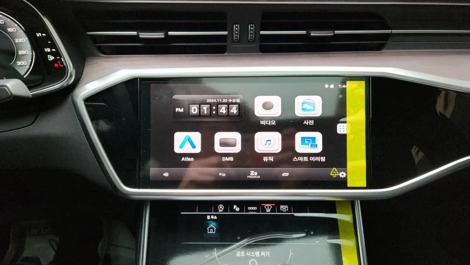 Audi A6 C8のドラレコ取付事例|費用目安・仕上がり 施工写真 1-2