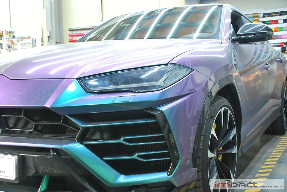 Lamborghini Urusのカーラッピング事例：マットブラックへの変貌 写真