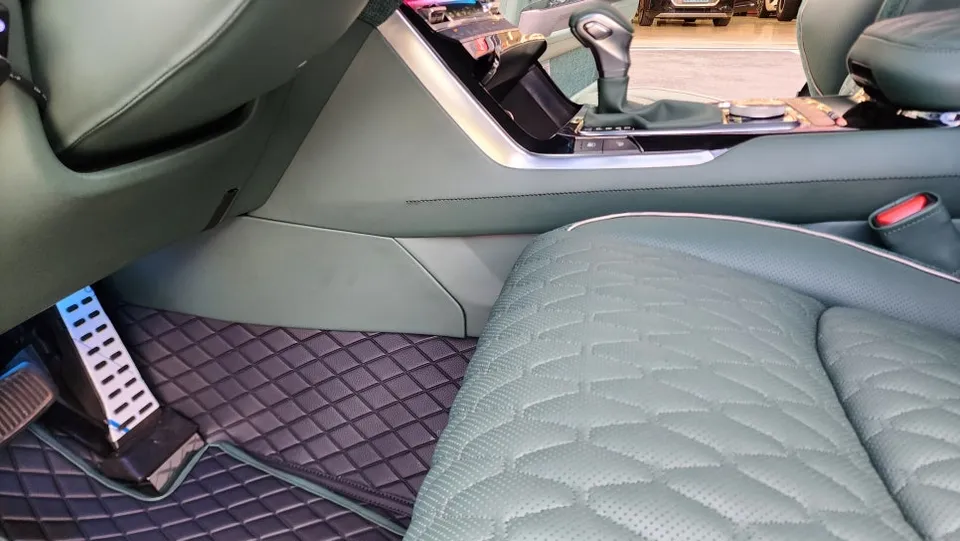 Kia Mohave The Master ambient lighting installation result