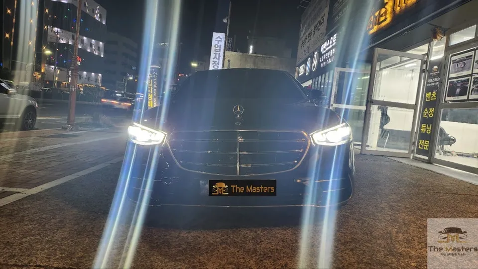 Mercedes-Benz S-Class W223 ambient lighting installation result