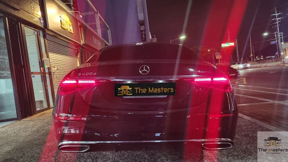 Mercedes-Benz S-Class W223 ambient lighting - Mercedes-Benz S-Class W223 Ambient Lighting Review photo 3